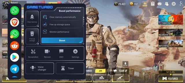 Tela sobreposta do Game Turbo em um celular Xiaomi mostrando opções de otimização de desempenho em um jogo de tiro em primeira pessoa.