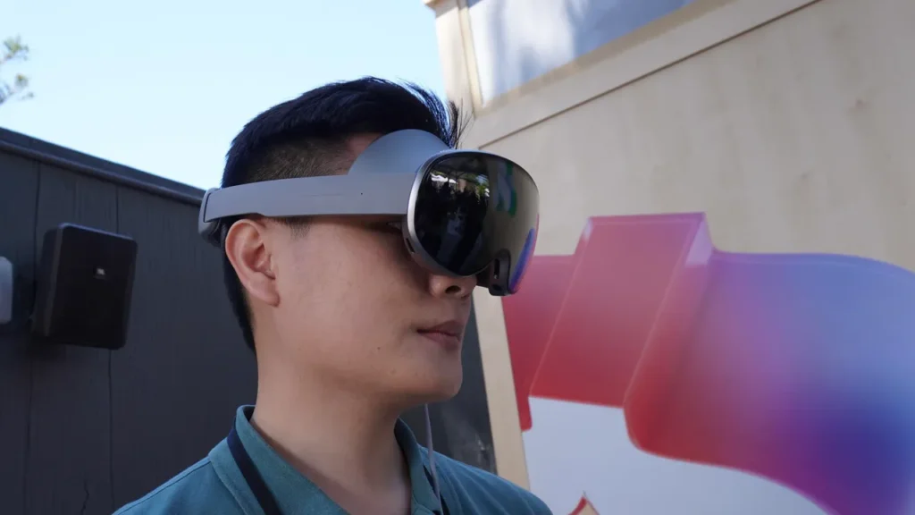 Samsung Galaxy XR - Óculos inteligentes de realidade mista da Samsung com design moderno e lentes digitais transparentes